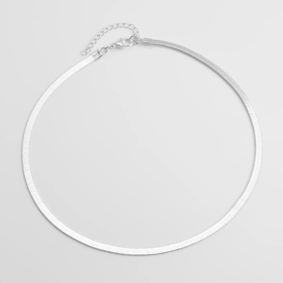 “Infatuation” Snake Chain Minimal Choker Necklace - Picture 7 of 13